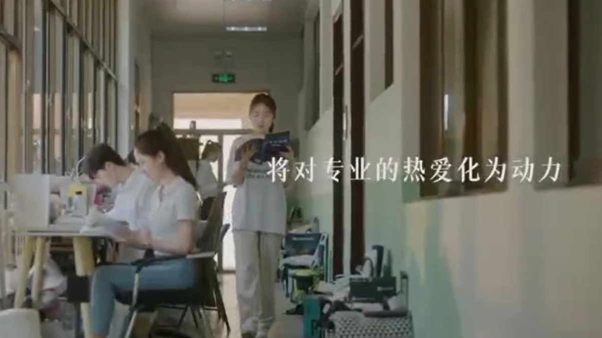 10所高校学子云合唱《你的答案》MV 